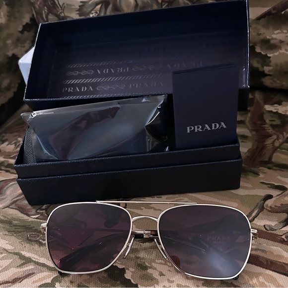 Prada sunglasses - Picture 3 of 13
